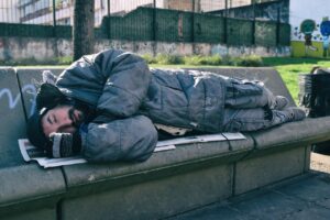 工場勤務の男性が夜勤連勤後に効果的な睡眠日誌の書き方は？