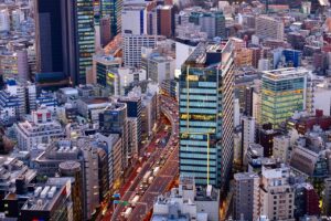 ライン作業の男性が夜勤終了後に車通勤する際の安全対策は？