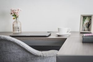 工場勤務の男性が夜勤明けにメンタルの落ち込みを対策する方法は？
